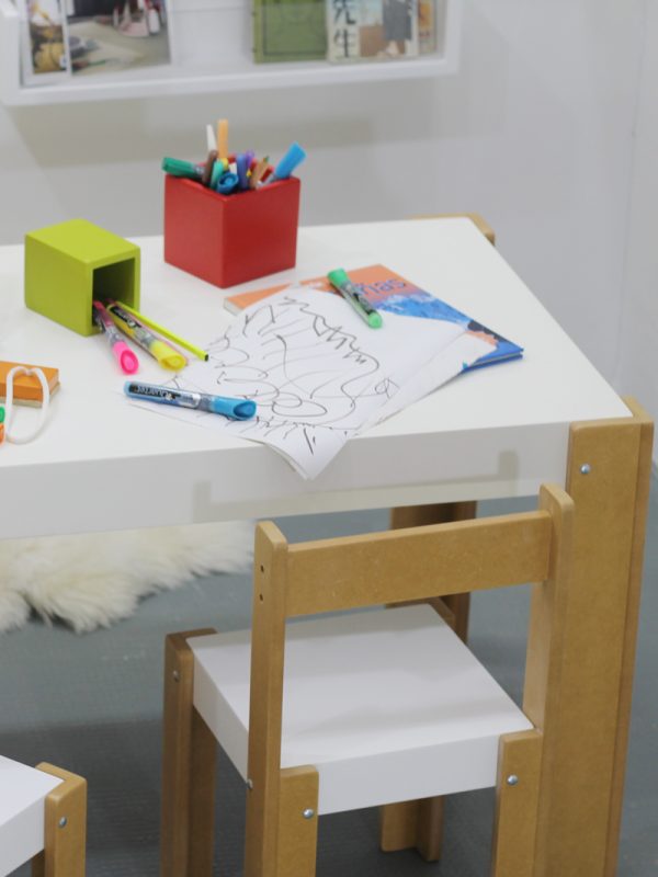 Conjunto mesa rectangular con pizarra + 4 sillas - Image 3