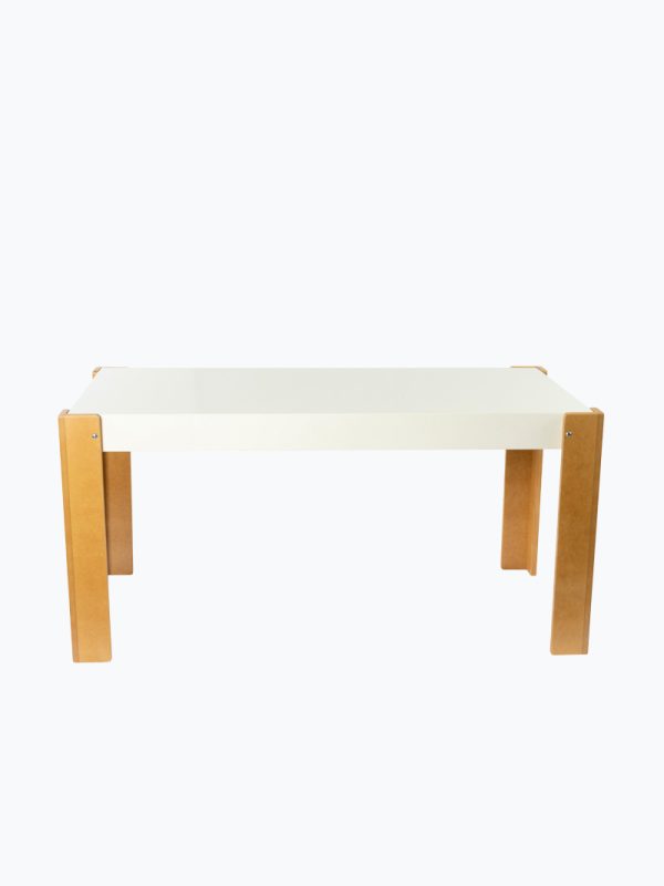 Mesa rectangular laqueada