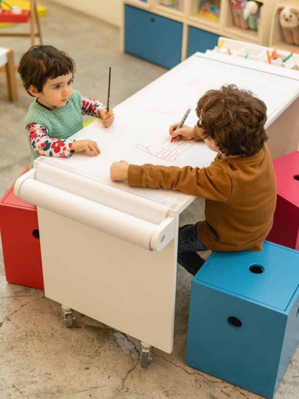 Conjunto Mesa Arte grande + Gavetero de Arte + 4 cubos - Image 3