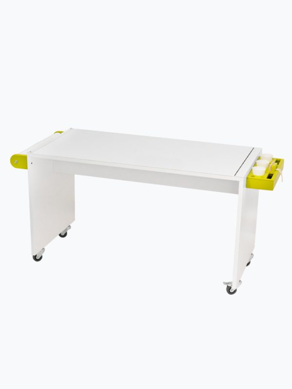 Mesa de arte grande con rollo y caja